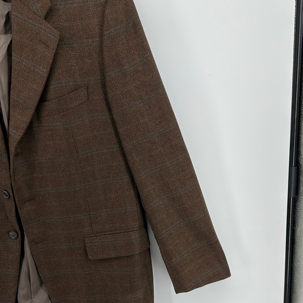 Corneliani Brown Sport Coat with Notched Lapel and Structured Shoulders Size 48L - Picture 6 of 15